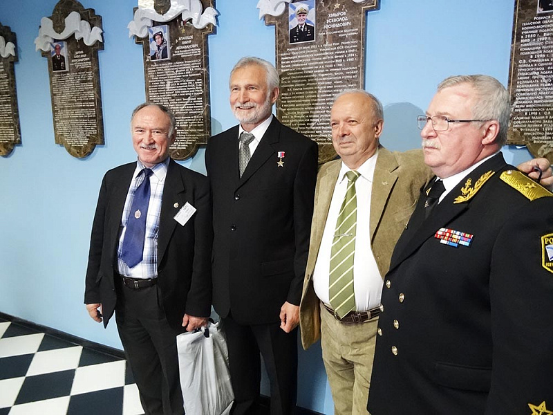 20140530_70 лет ЛНВМУ_Букин и Питоны-1000.jpg